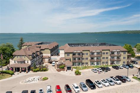 Chase on the lake resort hotel walker - Book a stay at Chase On The Lake Resort Hotel. Short walk to Walker City Park. This hotel features free WiFi and parking, plus a spa. Rooms include flat-screen TVs and premium bedding.